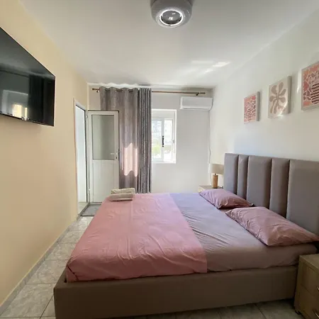 Thanas Appartement Himarë